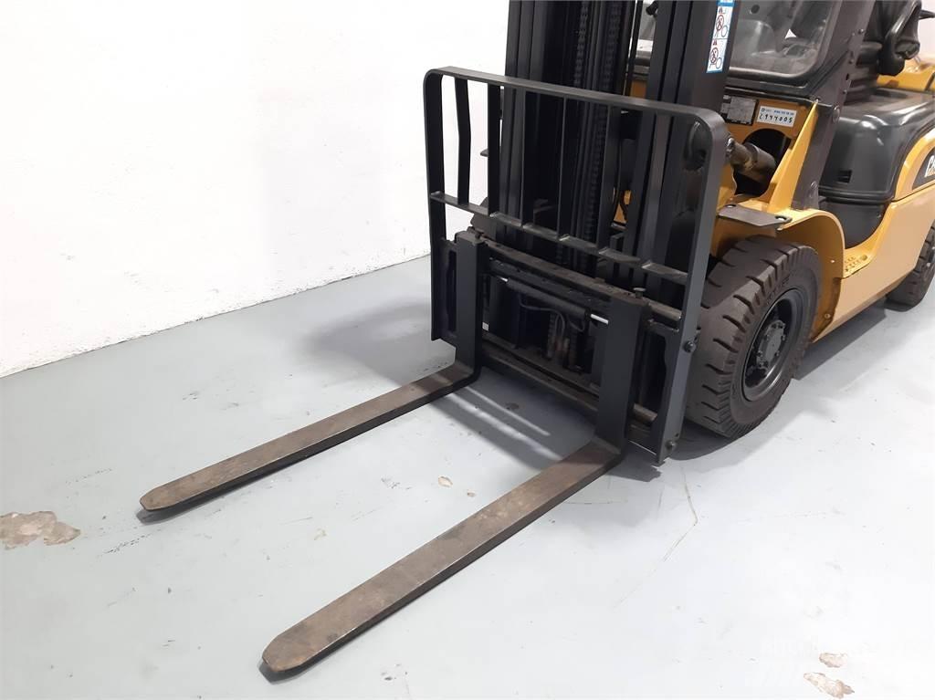 CAT DP25NT Dieseltrukit