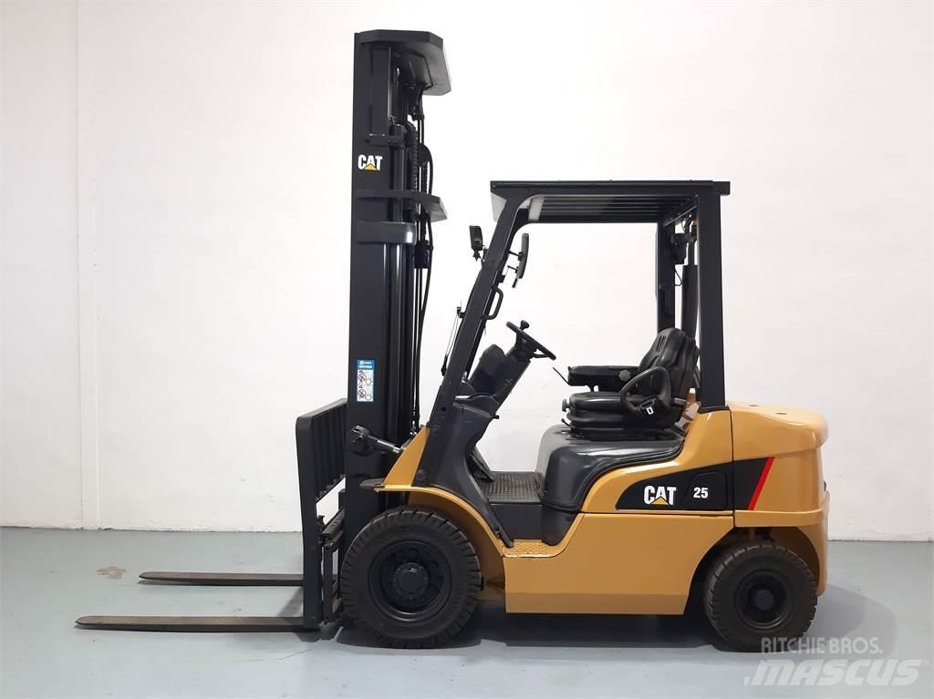 CAT DP25NT Dieseltrukit