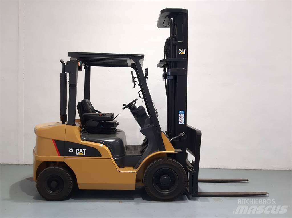 CAT DP25NT Dieseltrukit