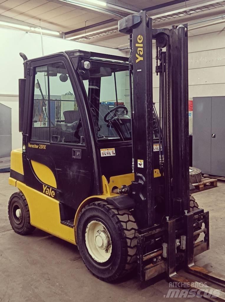 Yale GDP25VX Dieseltrukit