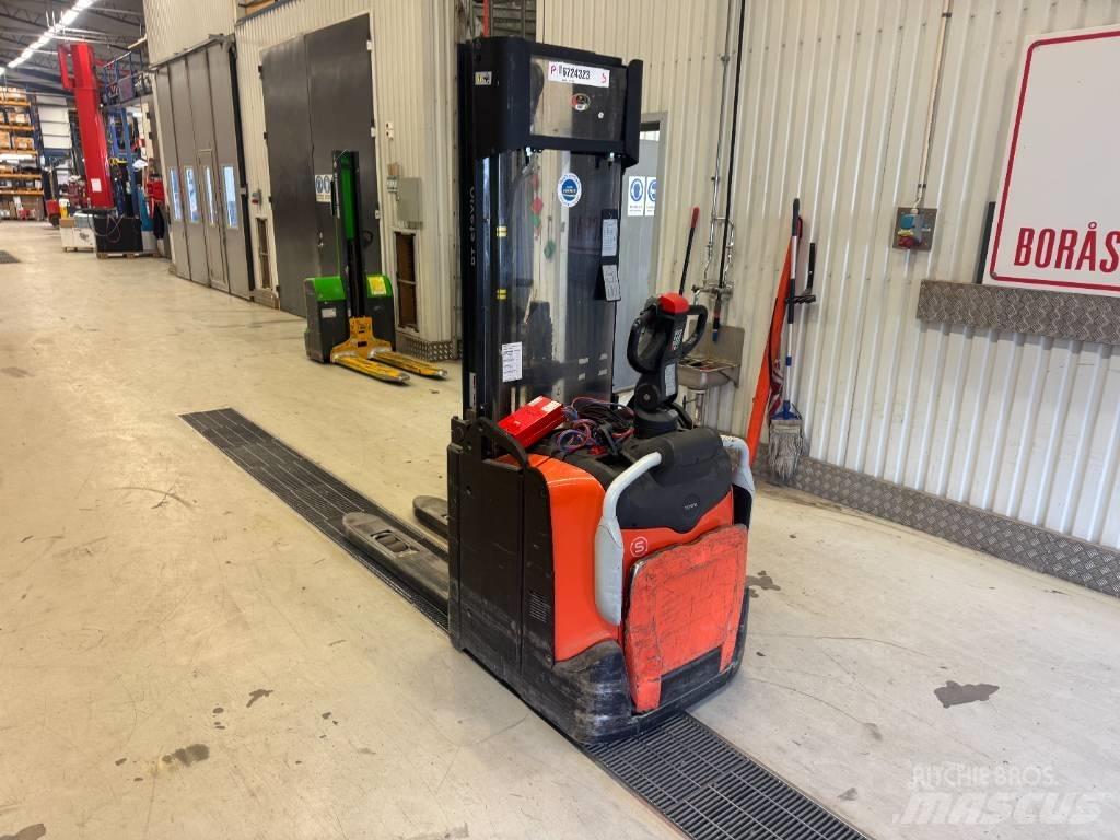 BT Toyota SPE 120 L Käyden ajettavat pinoamistrukit
