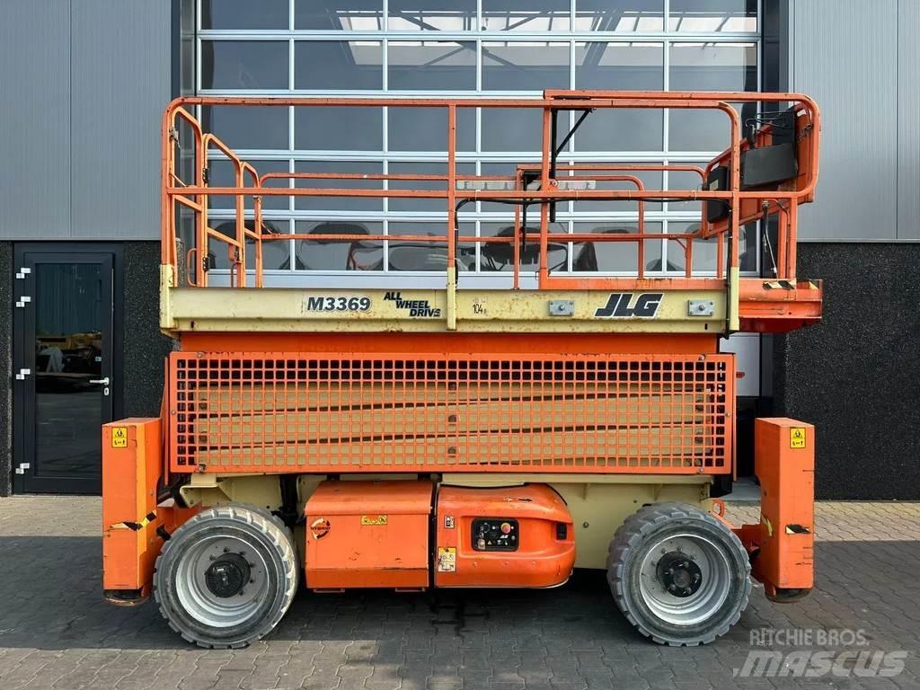 JLG M3369 Saksilavat
