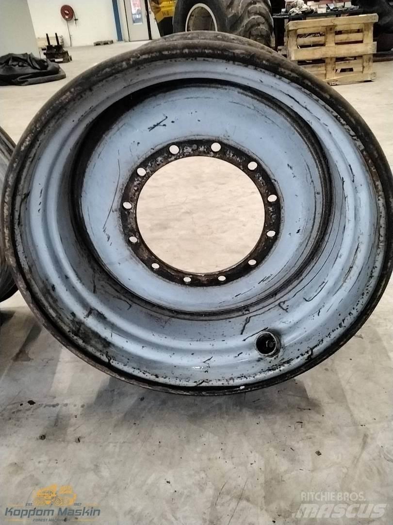 Valmet 901 20x34 Renkaat ja vanteet