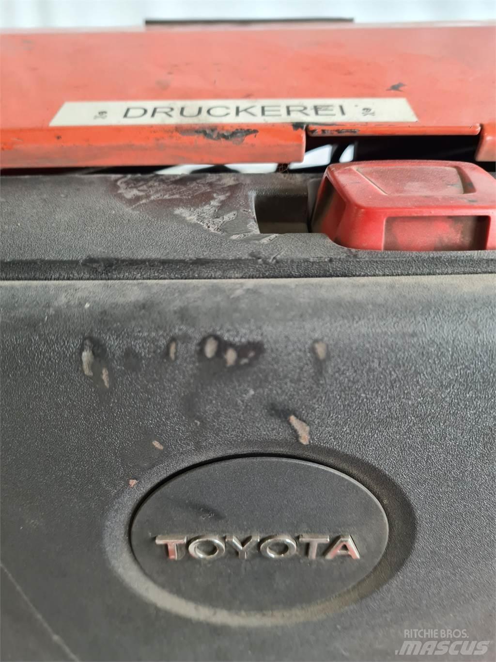 Toyota LWE 250 Lavansiirtotrukit