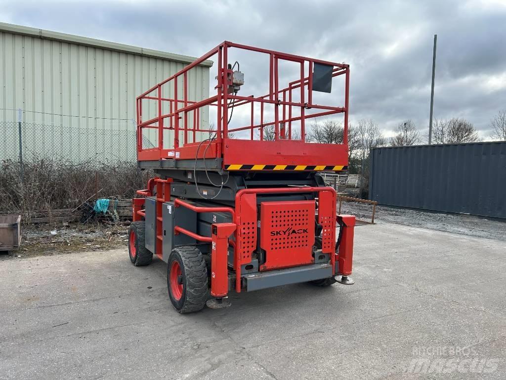 SkyJack SJ 8841 RT Saksilavat
