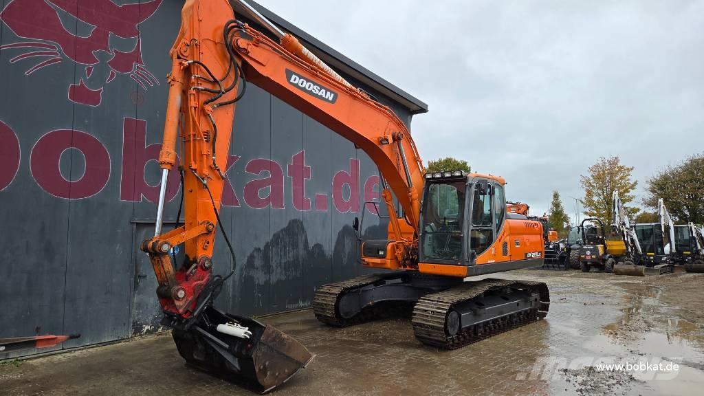 Doosan DX 225 LC Telakaivukoneet