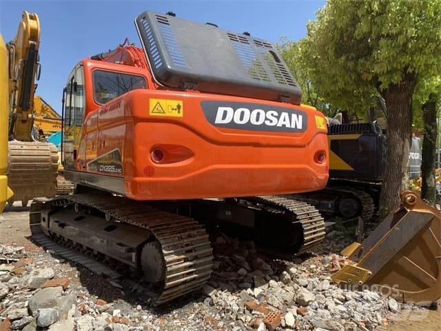Doosan DX 225 LC Telakaivukoneet