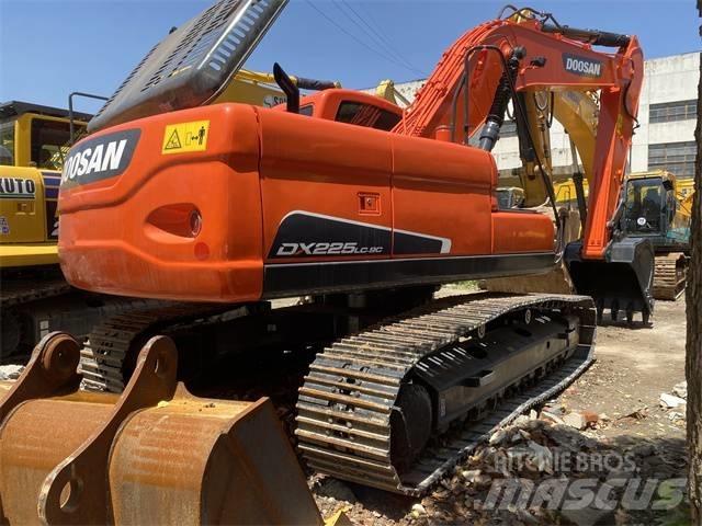 Doosan DX 225 LC Telakaivukoneet