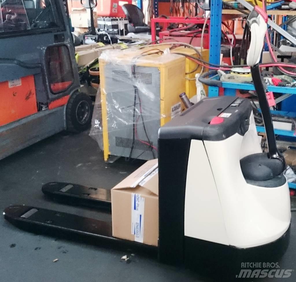 Crown WP 3015 Lavansiirtotrukit