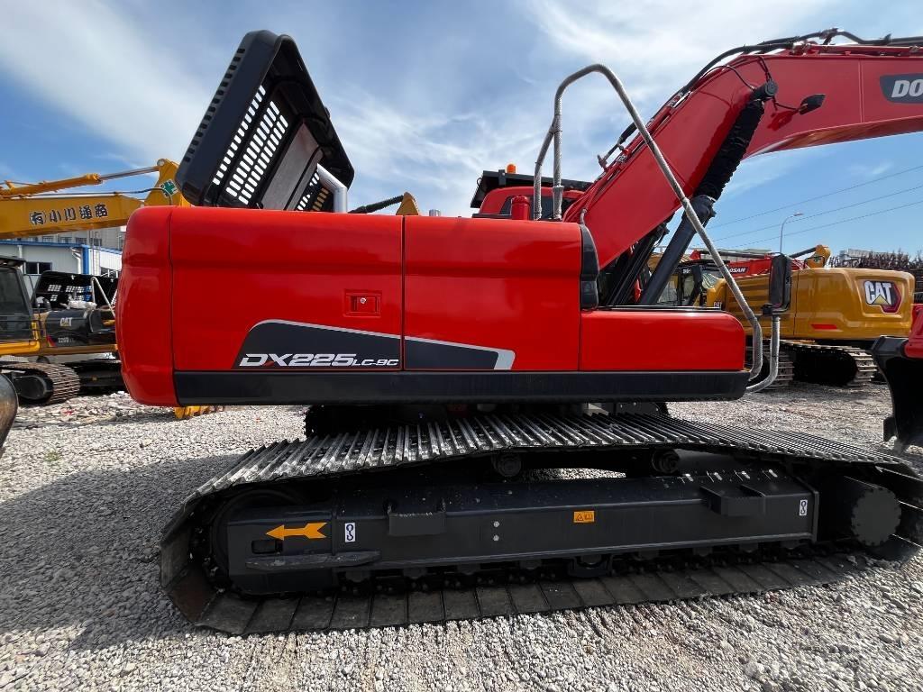 Doosan DX 225 Telakaivukoneet
