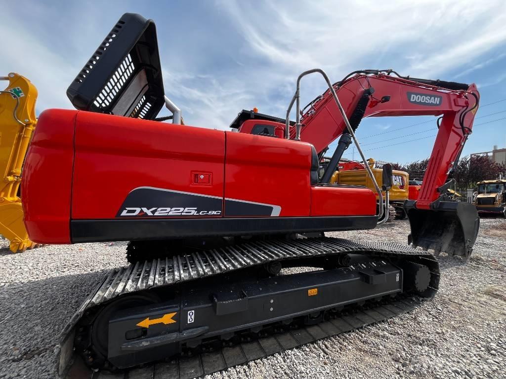 Doosan DX 225 Telakaivukoneet