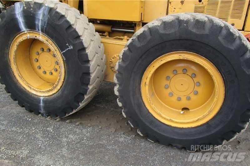 CAT 140H Tiehöylät