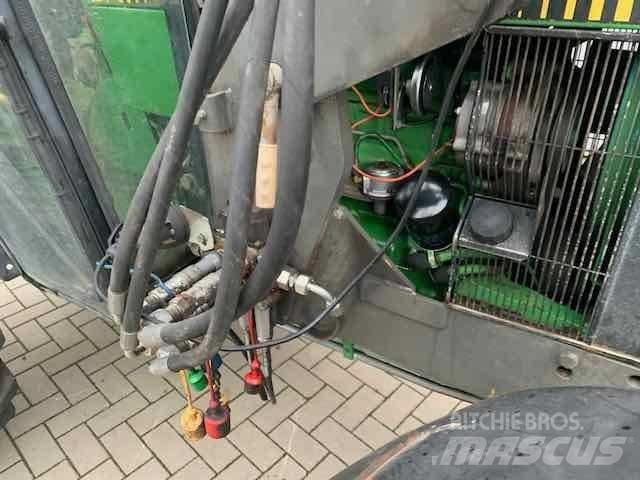John Deere 2450 Traktorit