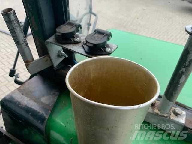 John Deere 2450 Traktorit