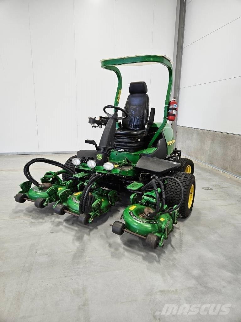 John Deere 8800 Päältäajettavat ruohonleikkurit