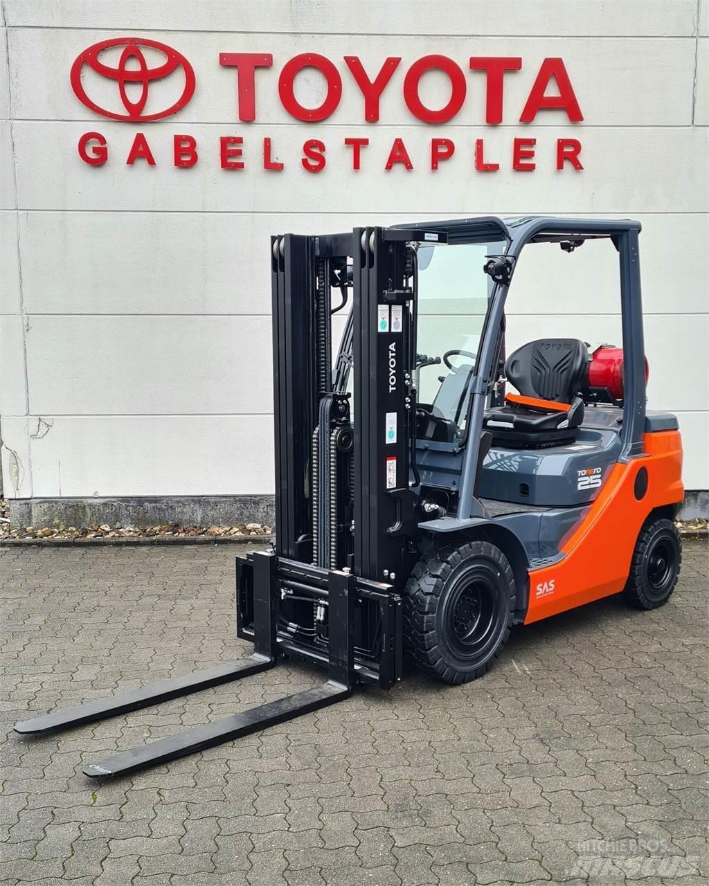 Toyota 02-8FGF25 Nestekaasutrukit