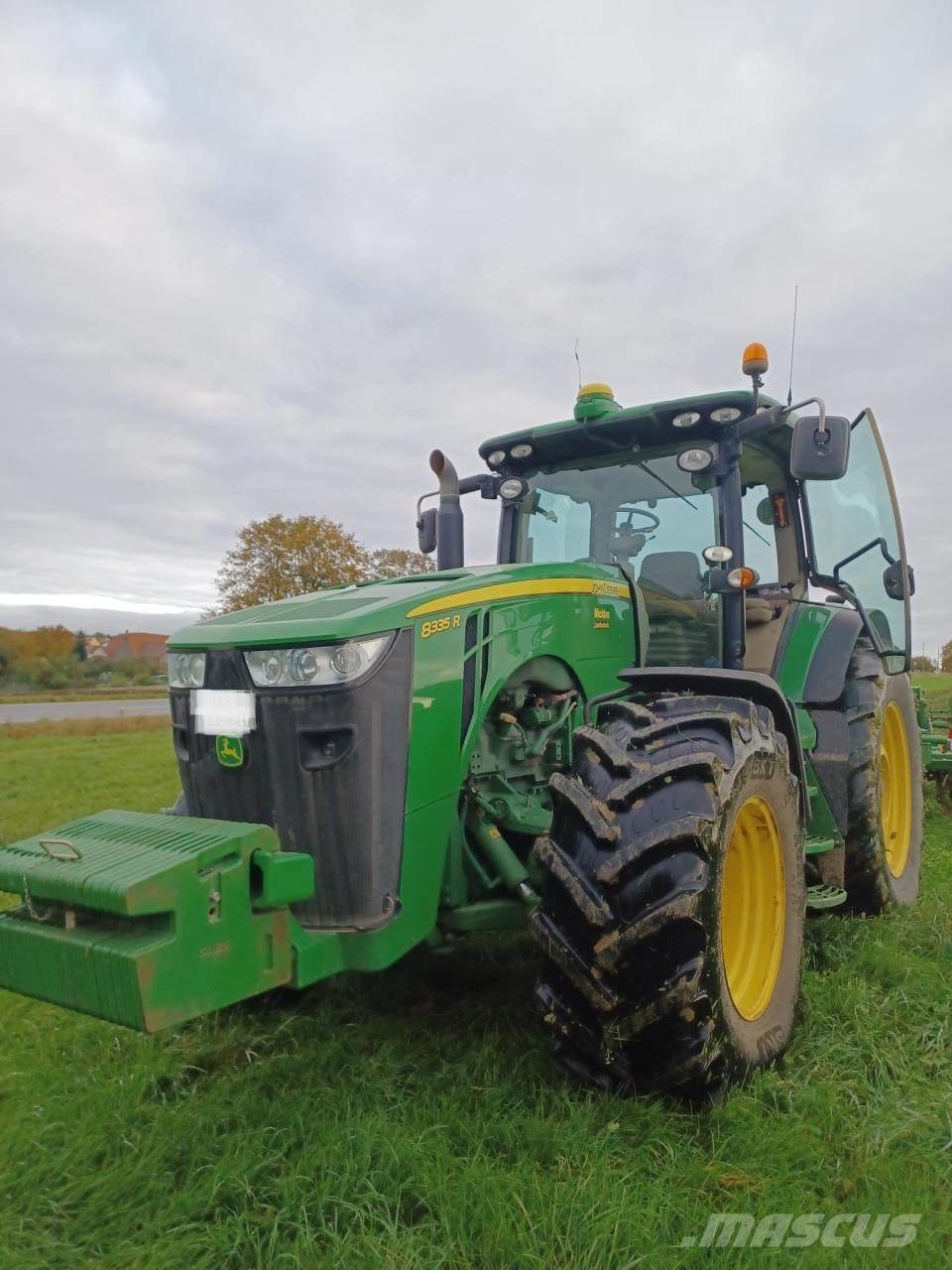 John Deere 8335R Traktorit