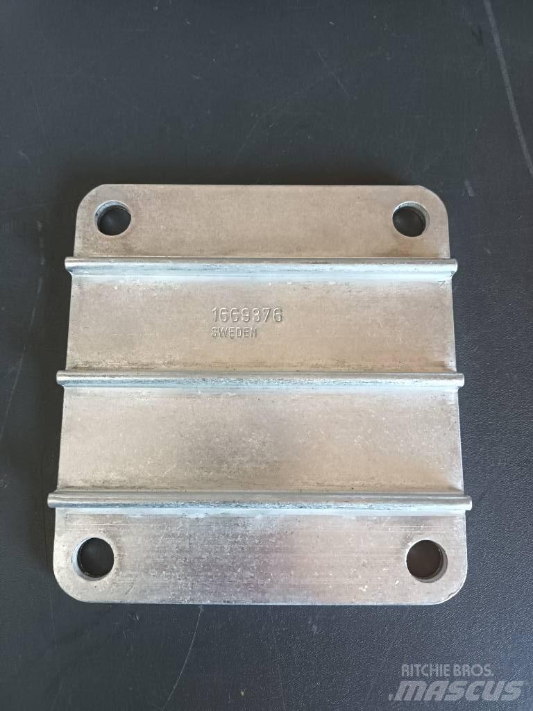 Volvo COVER 1669376 Moottorit