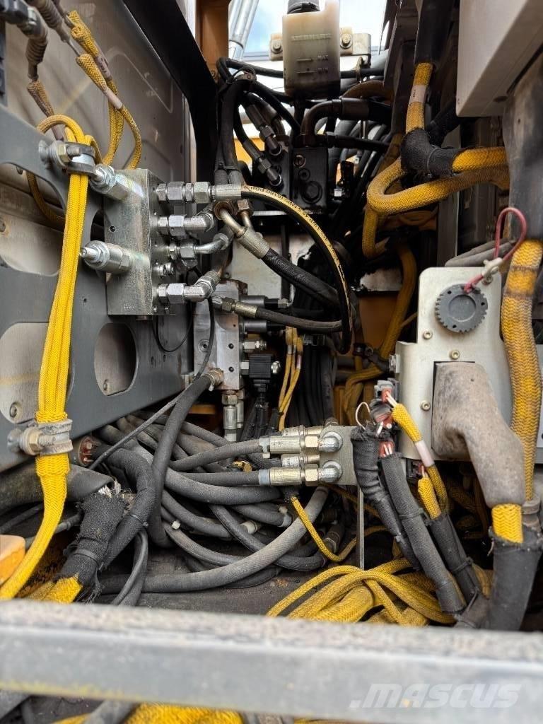 Liebherr R 924 SLC Telakaivukoneet