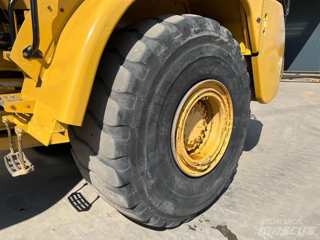 CAT 740 Water Truck Vesisäiliöautot