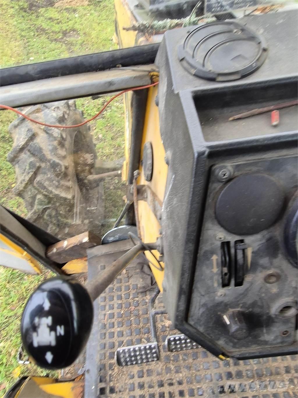 Valtra 715M Traktorit