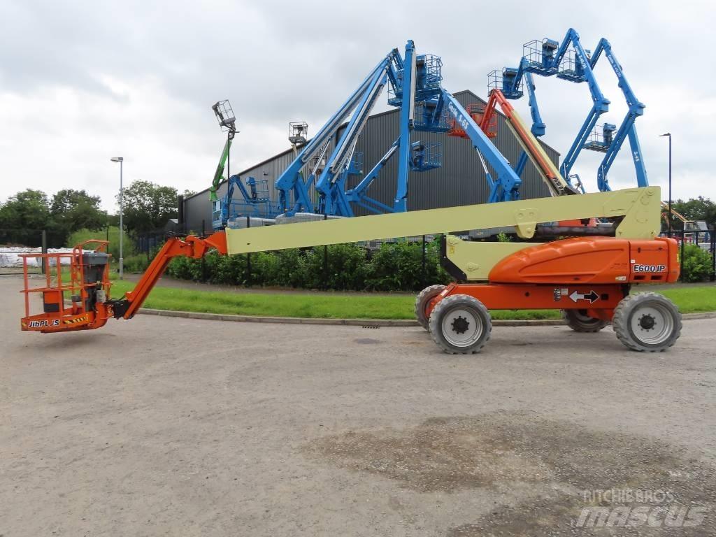 JLG E 600 JP Teleskooppipuominostimet