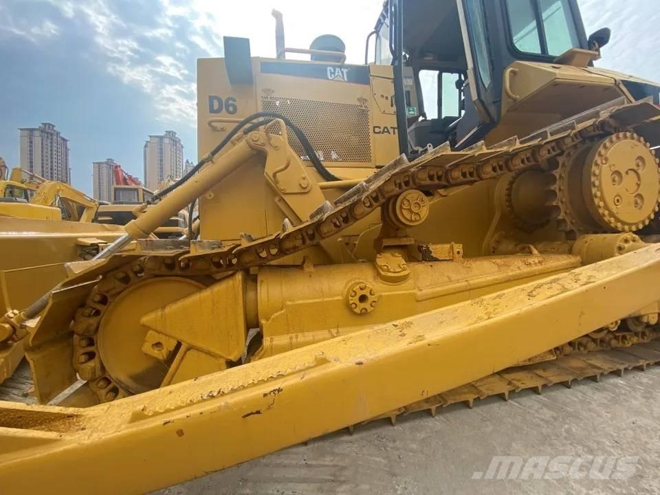 CAT D6R Telaketjupuskutraktorit