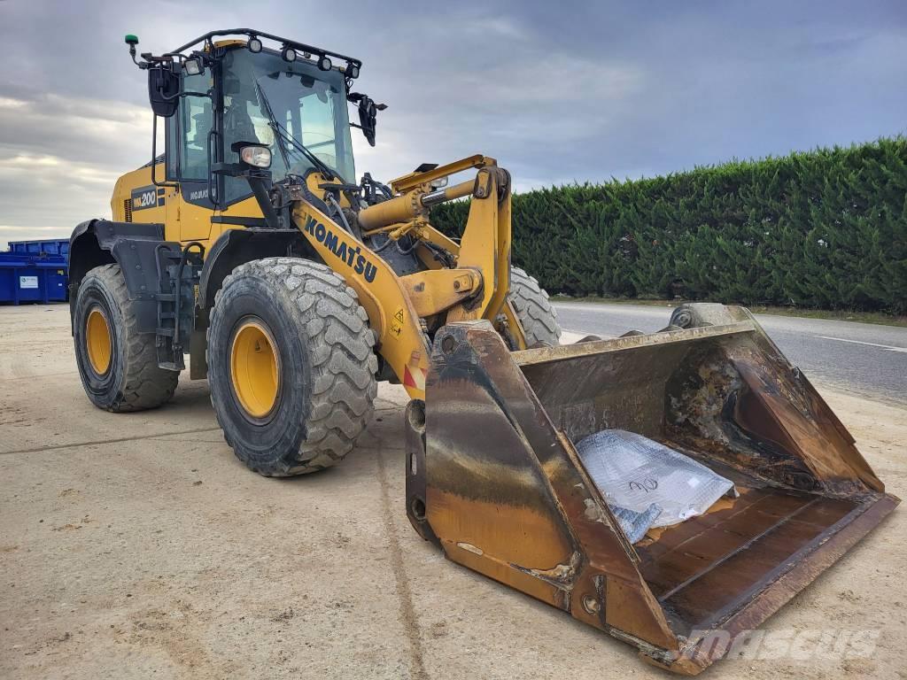 Komatsu WA200-8 Pyöräkuormaajat