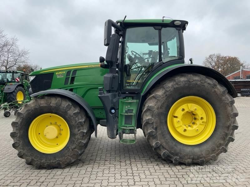 John Deere 6250R Traktorit