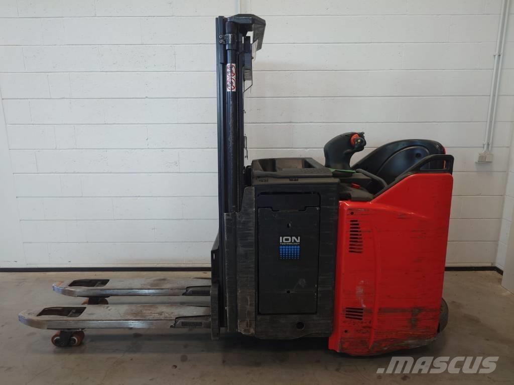 Linde D 12 Ajettavat pinoamisvaunut