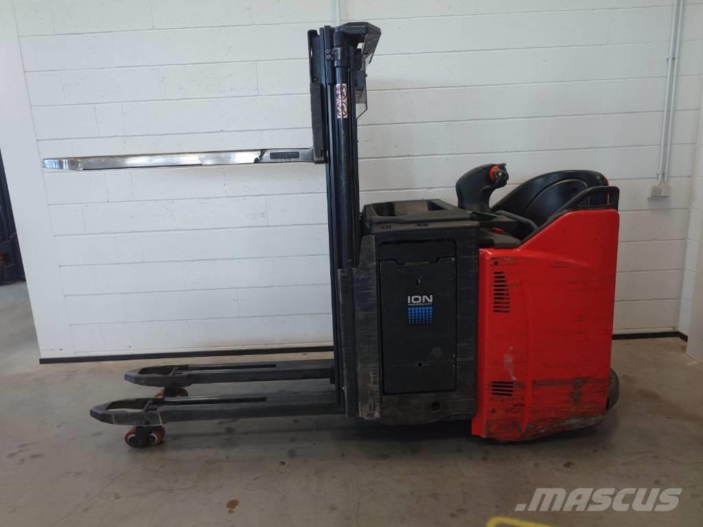 Linde D 12 Ajettavat pinoamisvaunut