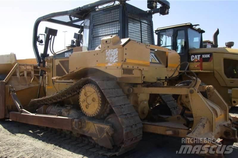 CAT D6R2 Telaketjupuskutraktorit