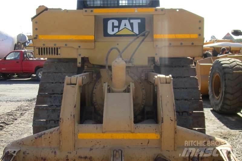 CAT D6R2 Telaketjupuskutraktorit