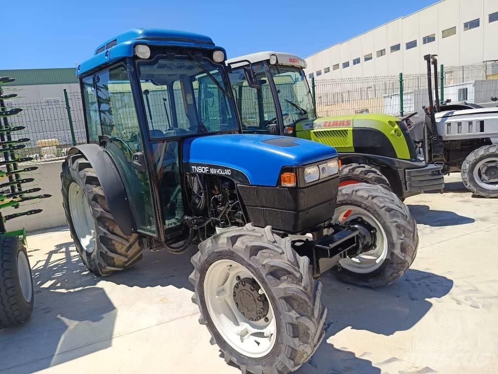 New Holland TN90FC Traktorit