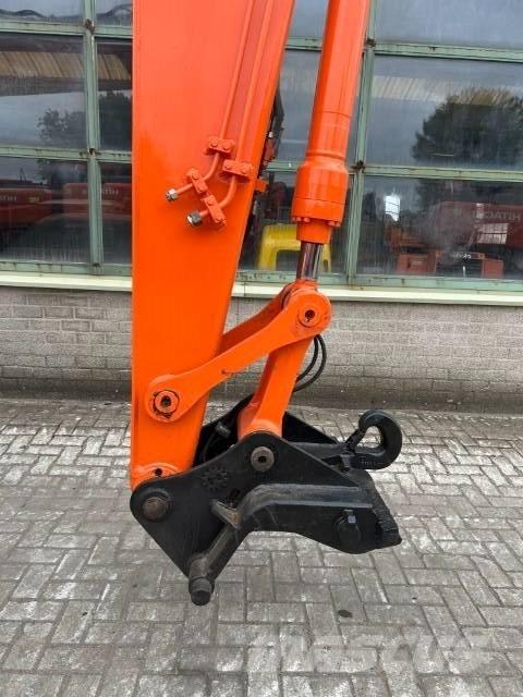 Hitachi ZX 135 US Telakaivukoneet