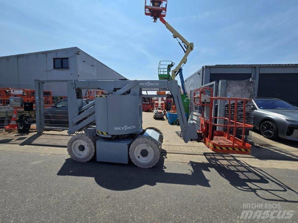 SkyJack SJKB 33 N Kuukulkijat