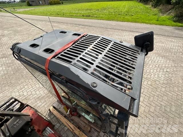 Hitachi ZX-LC-5B Ohjaamo ja sisusta