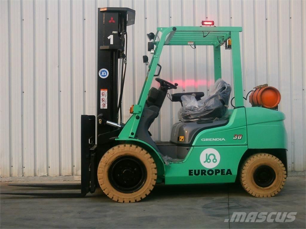 Mitsubishi FG30NTD Nestekaasutrukit