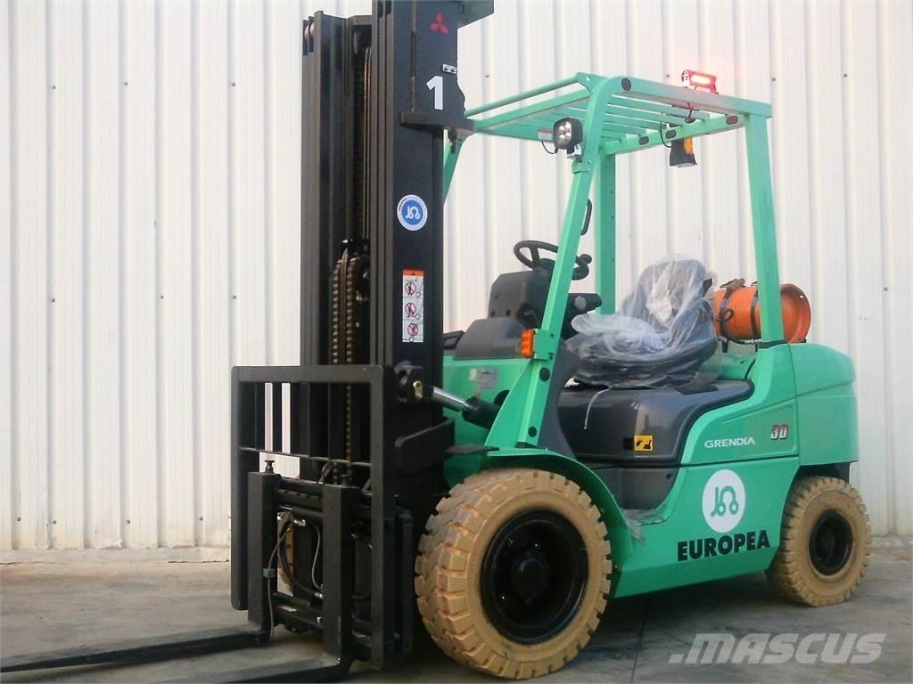 Mitsubishi FG30NTD Nestekaasutrukit
