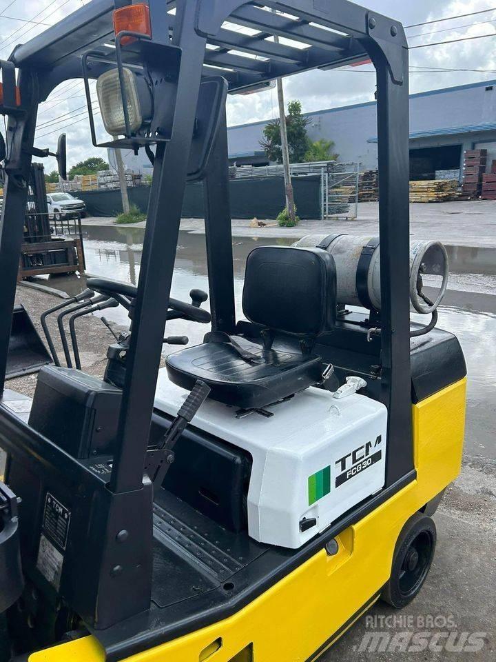 TCM FCG30T7T Kontinkäsittelytrukit