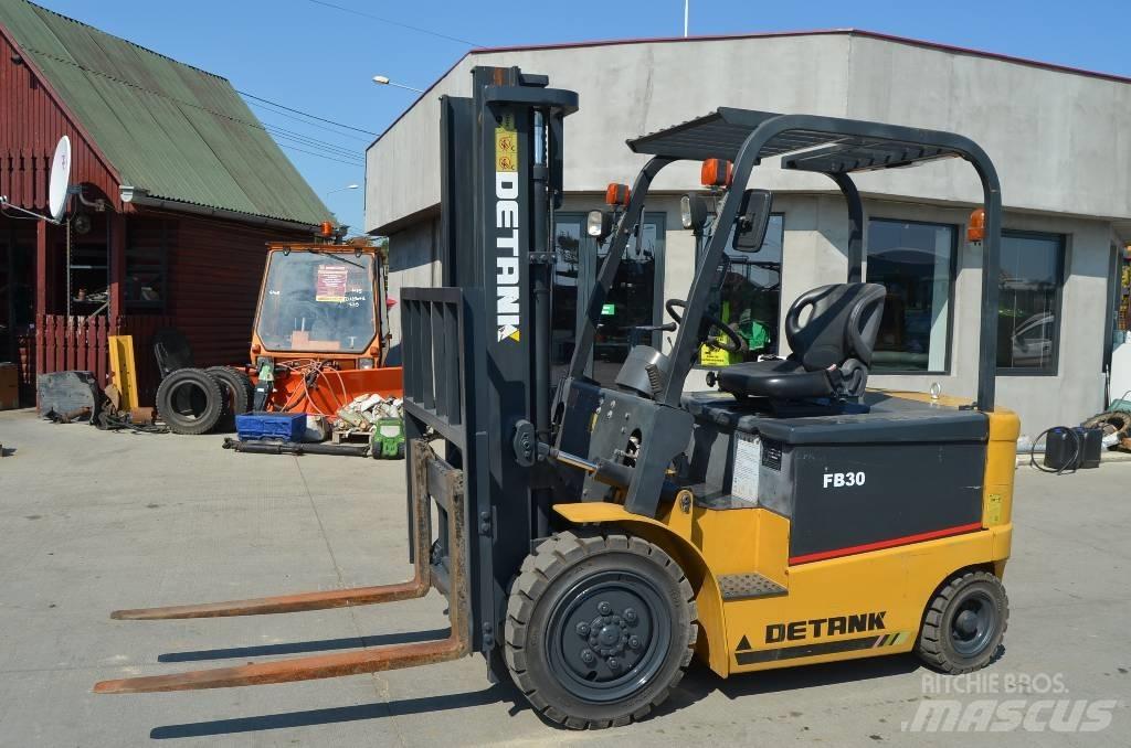 Detank FB30 Sähkötrukit