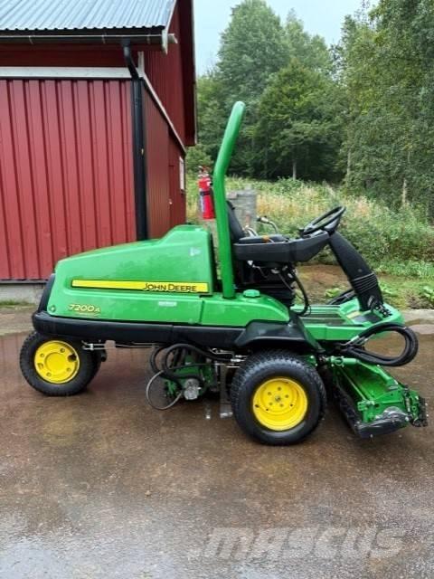 John Deere 7200 A Väyläleikkuri