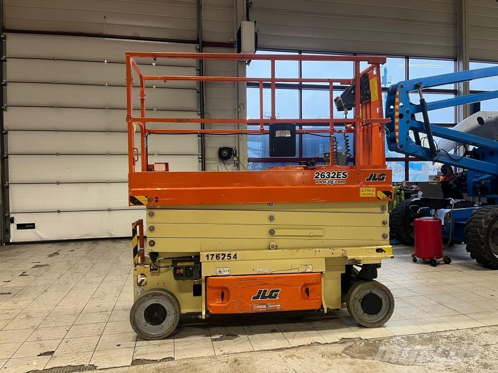 JLG 2630 ES Saksilavat