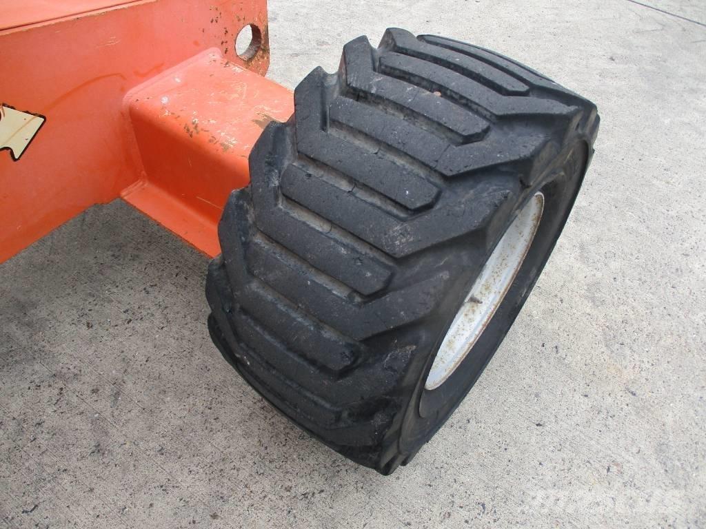 JLG 510 AJ (271) Pienikokoiset itseliikkuvat puominostimet