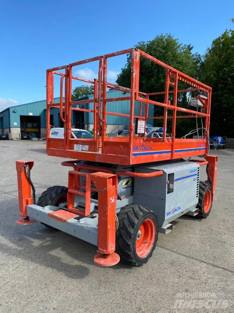 SkyJack SJ 6826 RT Saksilavat
