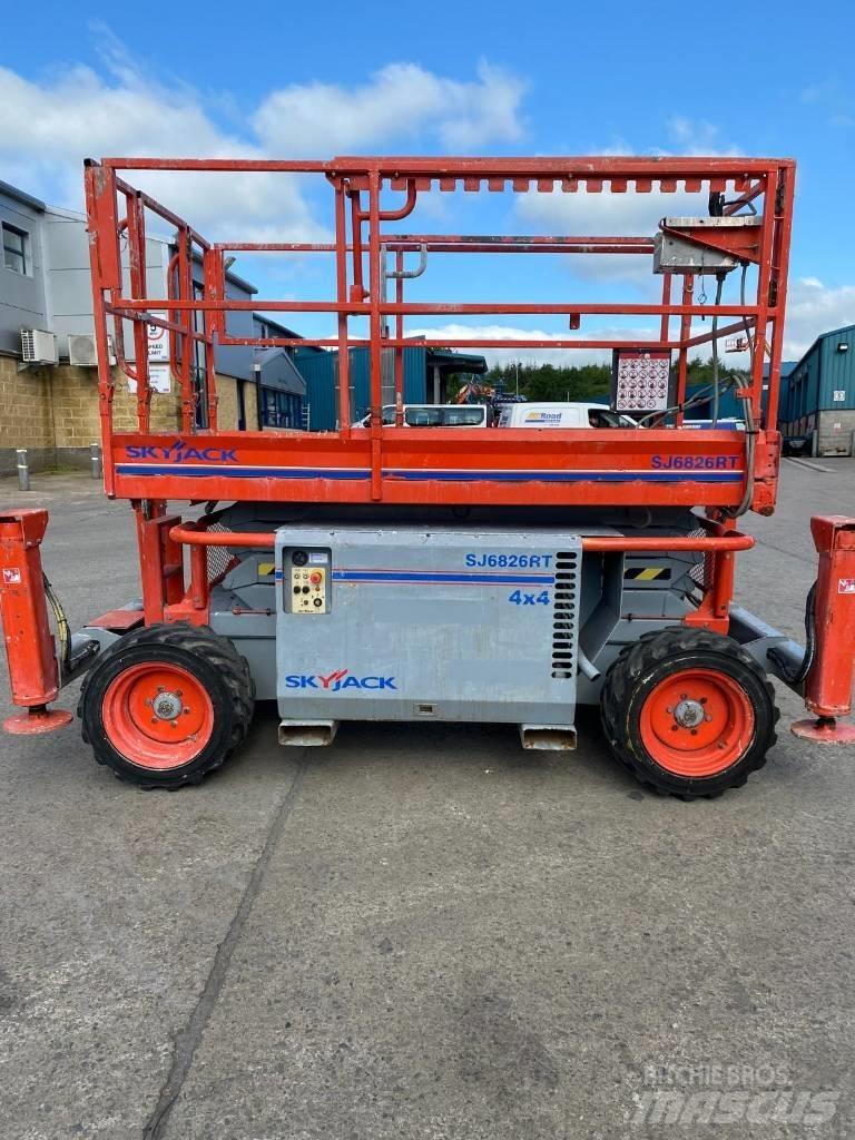 SkyJack SJ 6826 RT Saksilavat