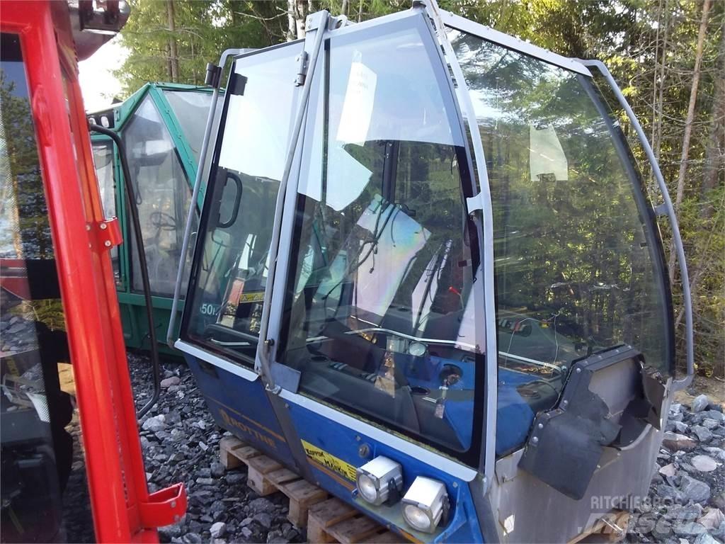 Rottne F18 Ohjaamo ja sisusta