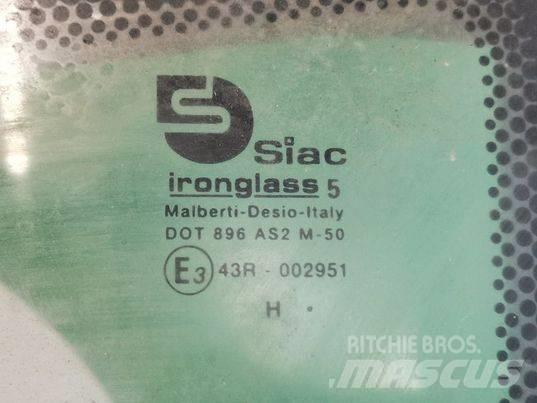 CAT TH337C door Ohjaamo ja sisusta