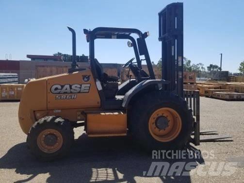 CASE 586H Maastotrukit