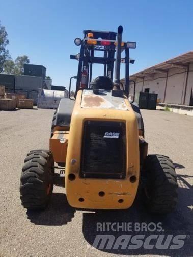 CASE 586H Maastotrukit